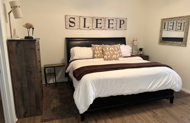NOUVELLE LISTE! 2BR + 2 salle de bain complète, unité d'extrémité, rez-de-chaussée, vue spectaculaire!