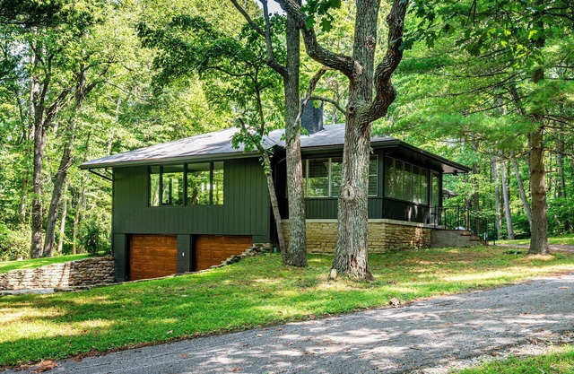 2BR, 3.5 BA Retreat