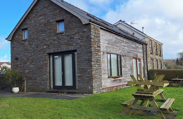 2BR-4Guests-Parking-Bbq-Garden-Patio