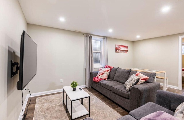 2BR+AC+Wi-fi+Kitchen+Washer+Dryer+FreePrkng+Pet