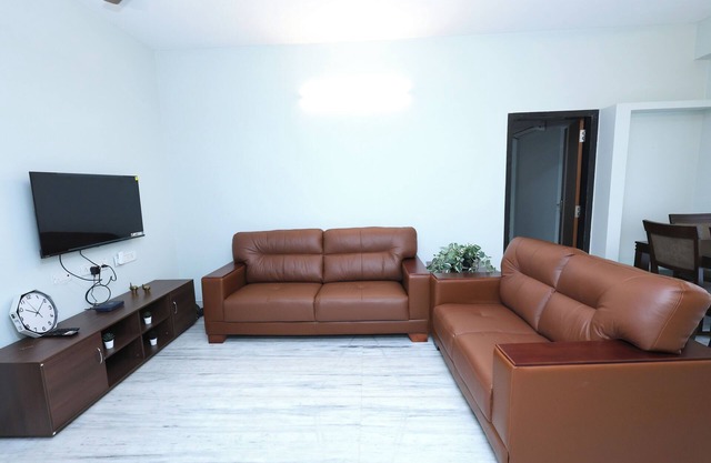 2BR Apartment in chennai/WIFI/HOUSEKEEPING/FAMILY FRIENDLY