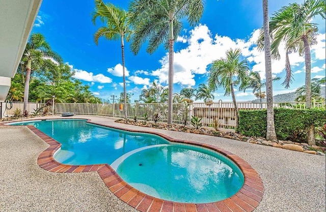 2BR Apartment with Stunning Ocean Views