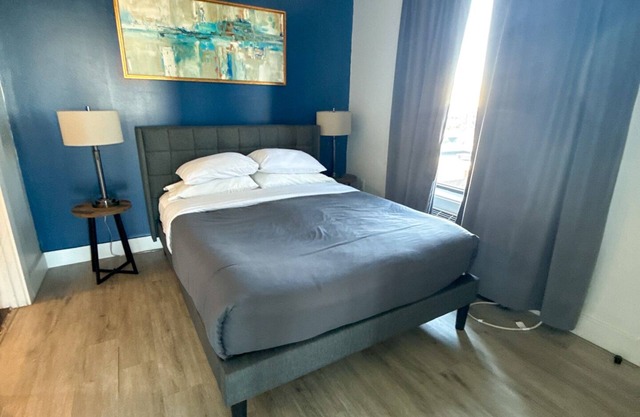 2BR apt close to EWR 3328