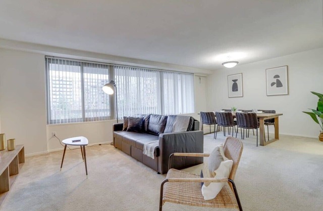 Spacious 2BR Apartment at Crystal City