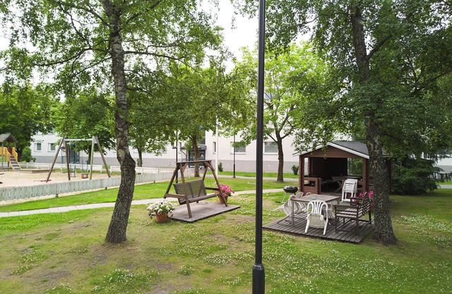 2BR Apt in Quiet Neighborhood