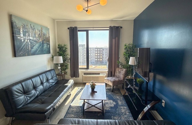 2BR apt next to EWR 6793