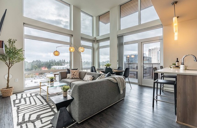 Modern 2-Bedroom Apt w/ Balcony in Bellevue