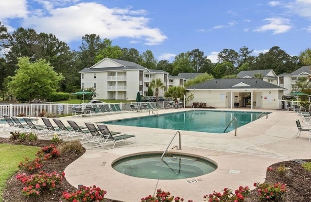 2Br Condo @ River Oaks