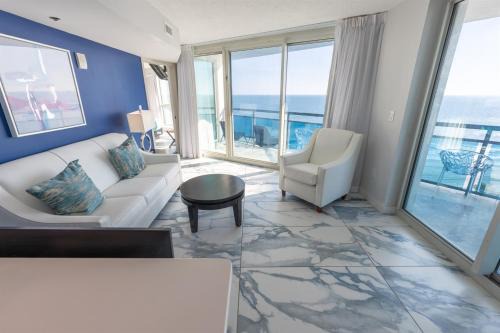 2BR Condo w oceanfront views & pools