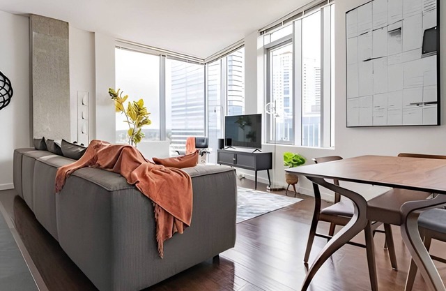 The Sophari Experience:2BR+Den Bellevue|Penthouse9