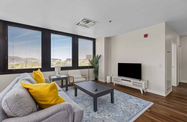 2BR Downtown Apartment with Gym & Deck