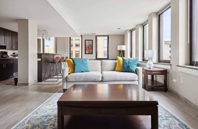 2BR Downtown Luxury Getaway
