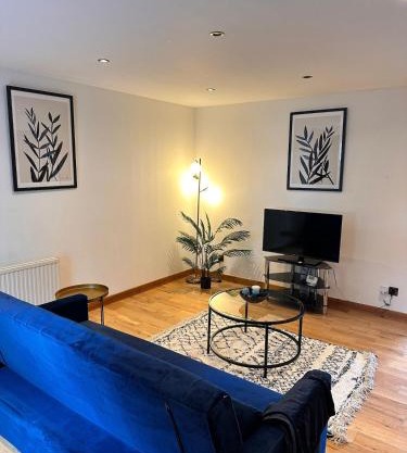 2BR Flat Free Parking Near Glasgow Green