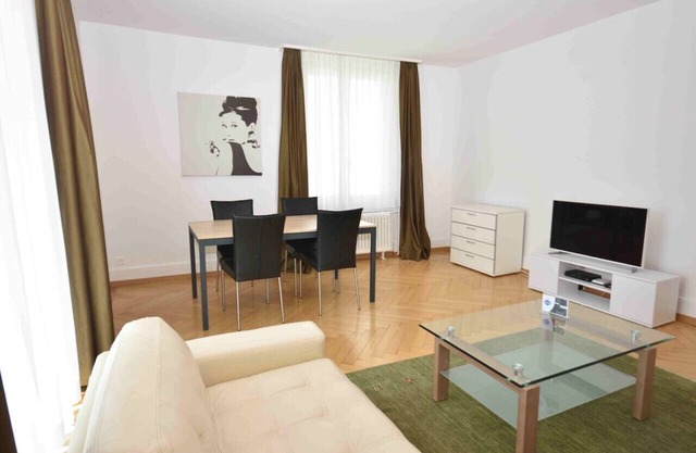 2BR flat near lake and central - Stardust 22