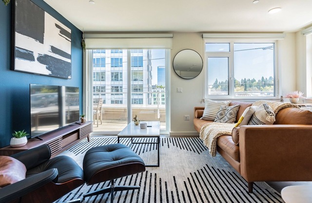 Sophari's Prime 2BR w/ Balcony | Best Location