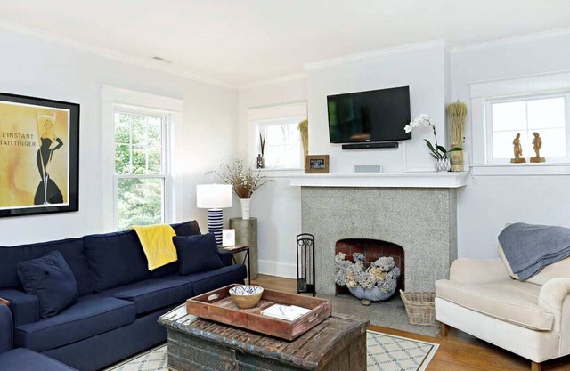 2br / Heart of Chevy Chase Historical District