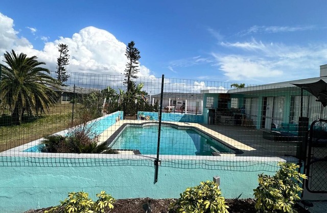 2br,heated pool vacation home
