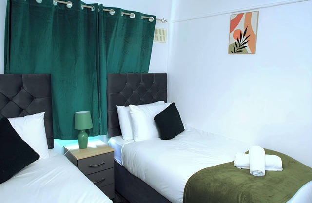 2BR House-Sleeps 5-Parking-Contractors & Families