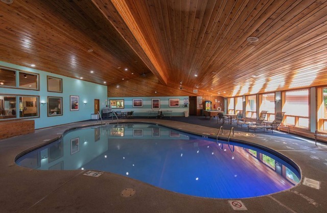 2BR Lakefront Condo: Sauna, Indoor Pool, & Balcony
