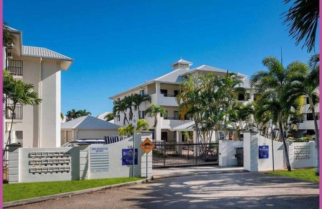 2BR Marina Apartment - Walk to Ferry-Casino-Strand