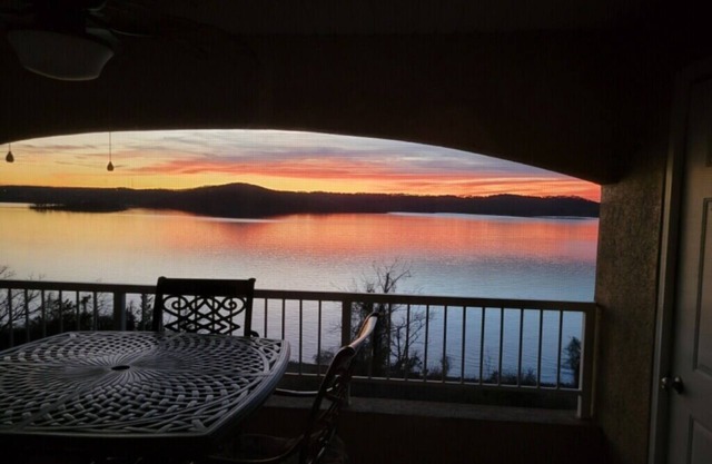 Condo Penthouse 2BR - Magnifiquement rénové - Vue spectaculaire sur le lac