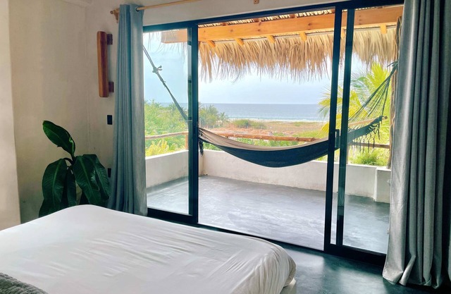 Ocean View Pent House , Pool & Private Roof Top