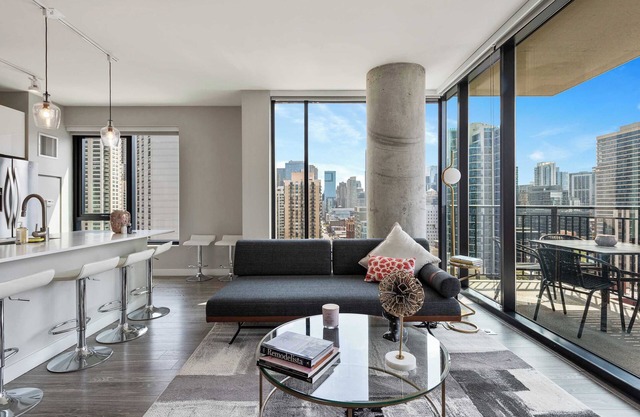 Best New Apartment @Rush and Division 2/2 By C9