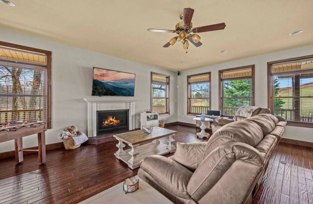 Peaceful Riverfront Cottage w/Firepit + Grill + Hammock and Outdoor Seating