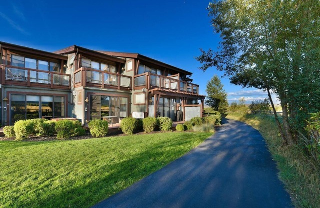 2BR Townhome