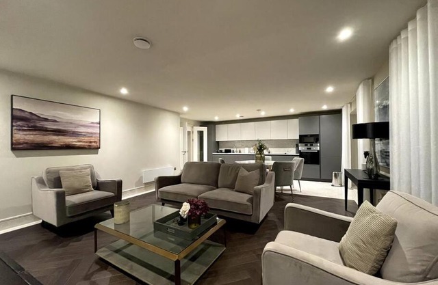 2BR Urban Vista Retreat CHCL F7
