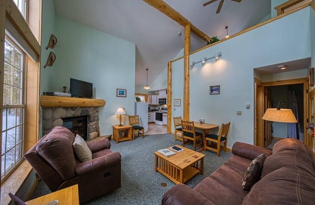 2BR w/ Loft Cabin: Fireplace & Mountain View