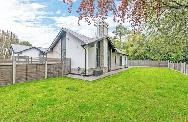Modern 3 Bedroom Bungalow perfect for Family's - with Hot tub Pet friendly!