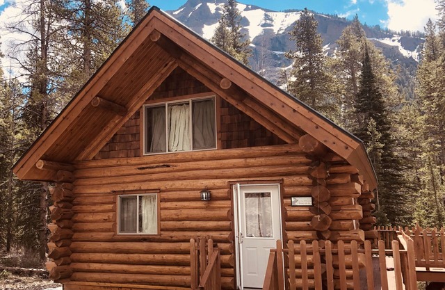 2Mi à Yellowstone NP, NE Gate, des vues spectaculaires 2 BR avec Loft. 6 personnes
