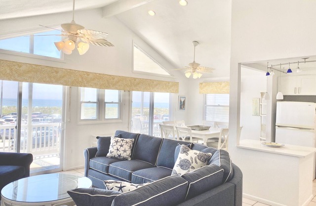 2nd Fl Beachfront Panoramic Ocean Views pour 12 animaux