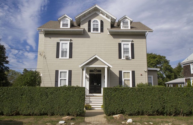 2e étage Unité de 2 chambres dans le domaine historique Coggeshall Ave près de Newport Mansion