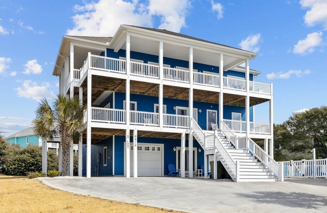 Maison de 2e rangée à Spinnakers! Superbes vues, salle des médias, piscine privée