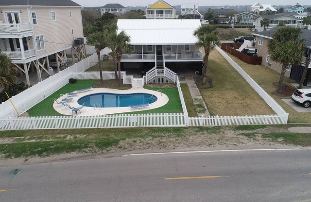 2e rangée - Piscine privée - Putting green, accès direct à la plage devant la maison!