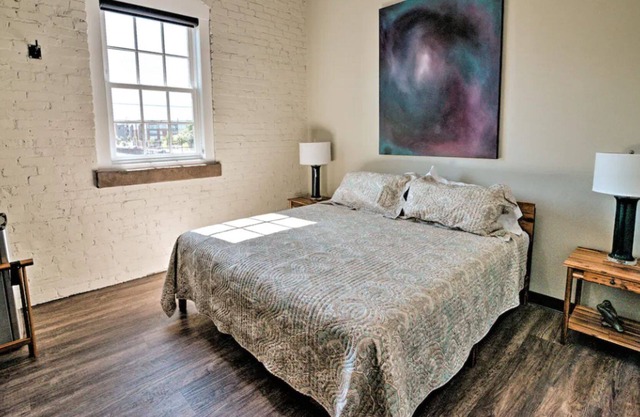 2nd Street Inn Room #10