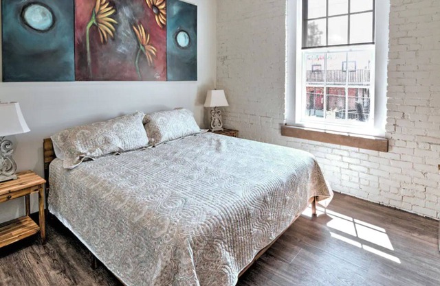 2nd Street Inn Room #5
