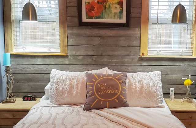 2nd Street Retreat: Cozy Garden Apartment - So Close You Can Walk/Bike the Town