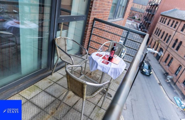 "Park & Relax! Modern Digbeth Retreat with City Centre Parking – Reserve Today!"
