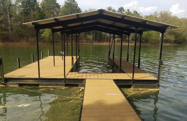 3-074 Songbird / Sleeps 6 / Private Covered Dock / WiFi / Pets Welcome Lakefront