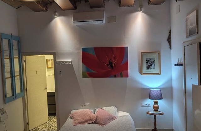 1920 Studio3 WiFi, AC, Kitchen, Bathroom, TV, Washing Machine, Nespresso MicroWa