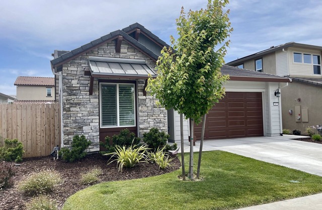 3/2 - Fully Furnished w/ Private Jacuzzi - Local Wineries, Breweries, Concerts