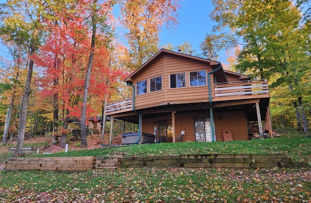 Luxury Lakefront Cabin w/Hot Tub, 2 King Beds