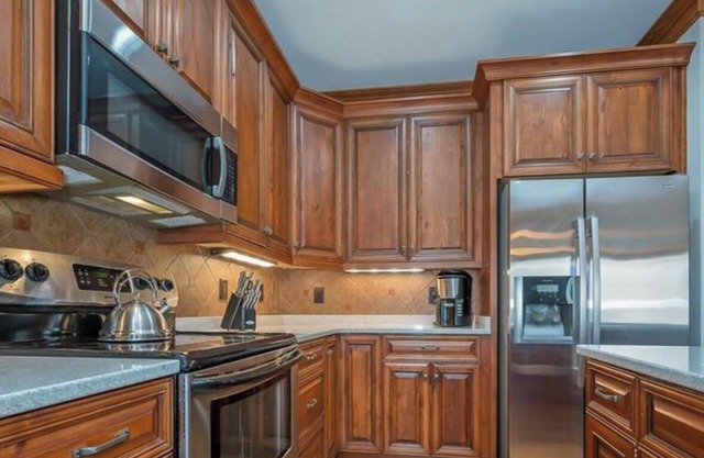 3,500 Home w/Mountain & Golf Course Views + Pool Table & Games + Fast Wi-Fi