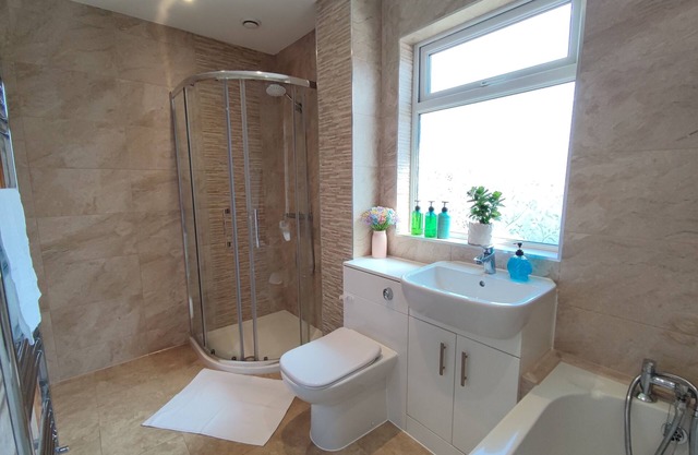 3-8 guests, wi-fi,parking, beach, river,golf courses, hospital, airport, shops