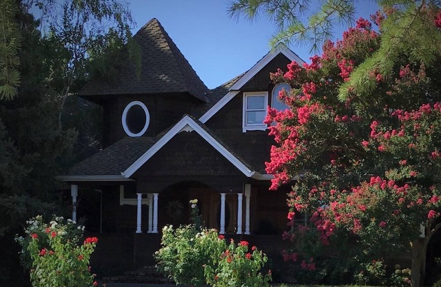 3 Acre Country Estate Located in the Foothills Between San Fransisco & Yosemite