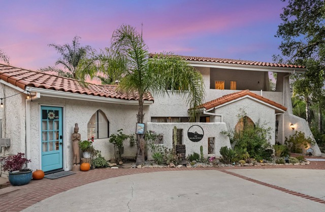 3-acre Monte Nido mountain-view estate with guest house, private pool & spa