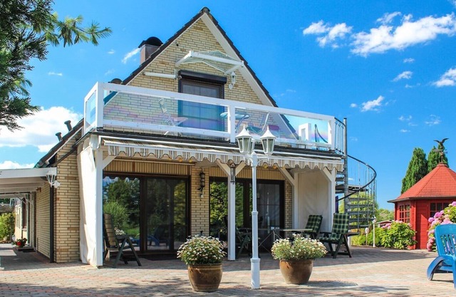 Maison individuelle au calme avec appartement Fe individuel directement sur la plage de sable 5000m²